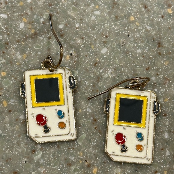 Retro Game Console Earrings - Picture 2 of 3